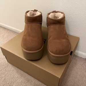 Classic Ultra Mini Platform UGG